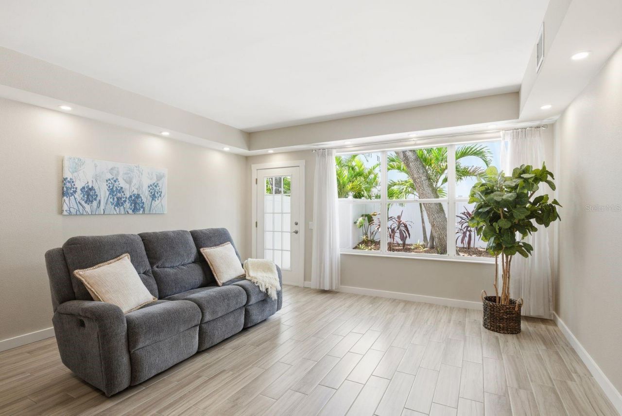 4811 Bayshore Boulevard, Unit 303, Tampa, FL 33611 Photo