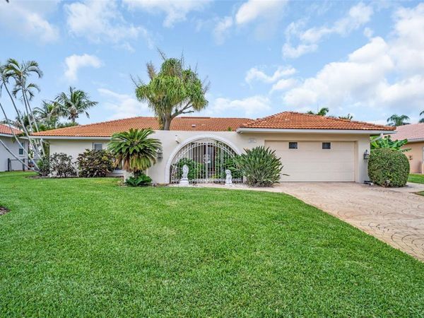 2041 CAROLINA AVENUE NE, ST PETERSBURG, FL 33703