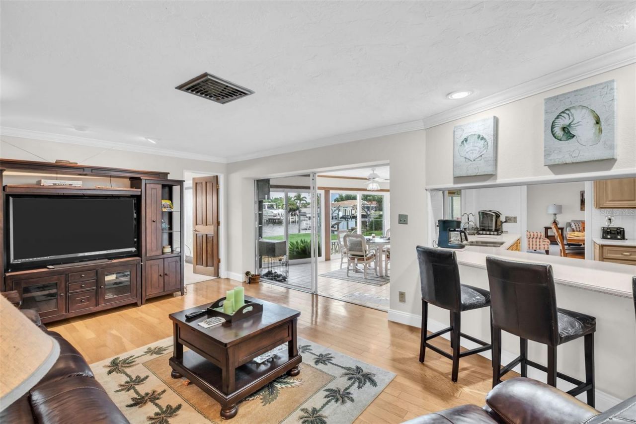 2041 Carolina Avenue Ne, Saint Petersburg, FL 33703 Photo