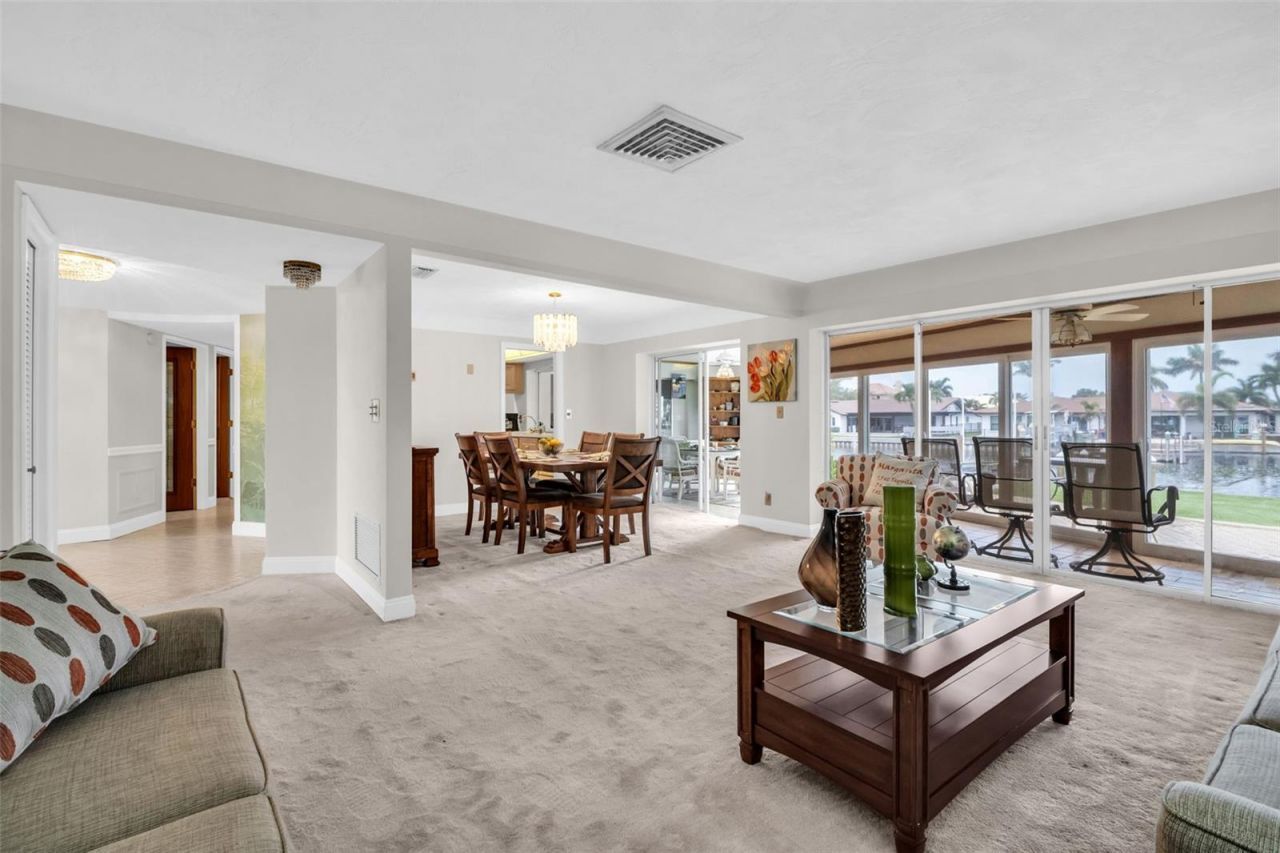 2041 Carolina Avenue Ne, Saint Petersburg, FL 33703 Photo