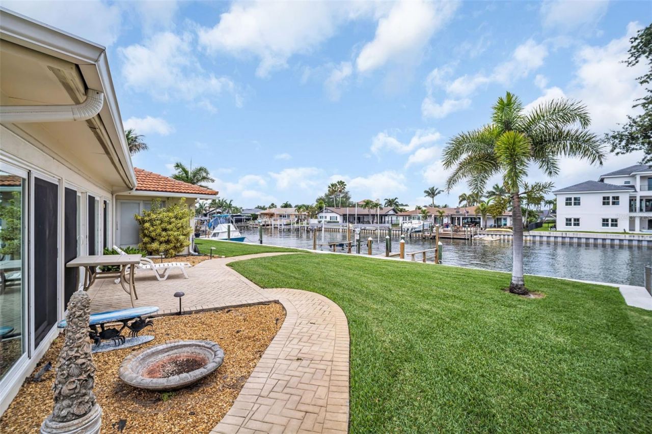 2041 Carolina Avenue Ne, Saint Petersburg, FL 33703 Photo