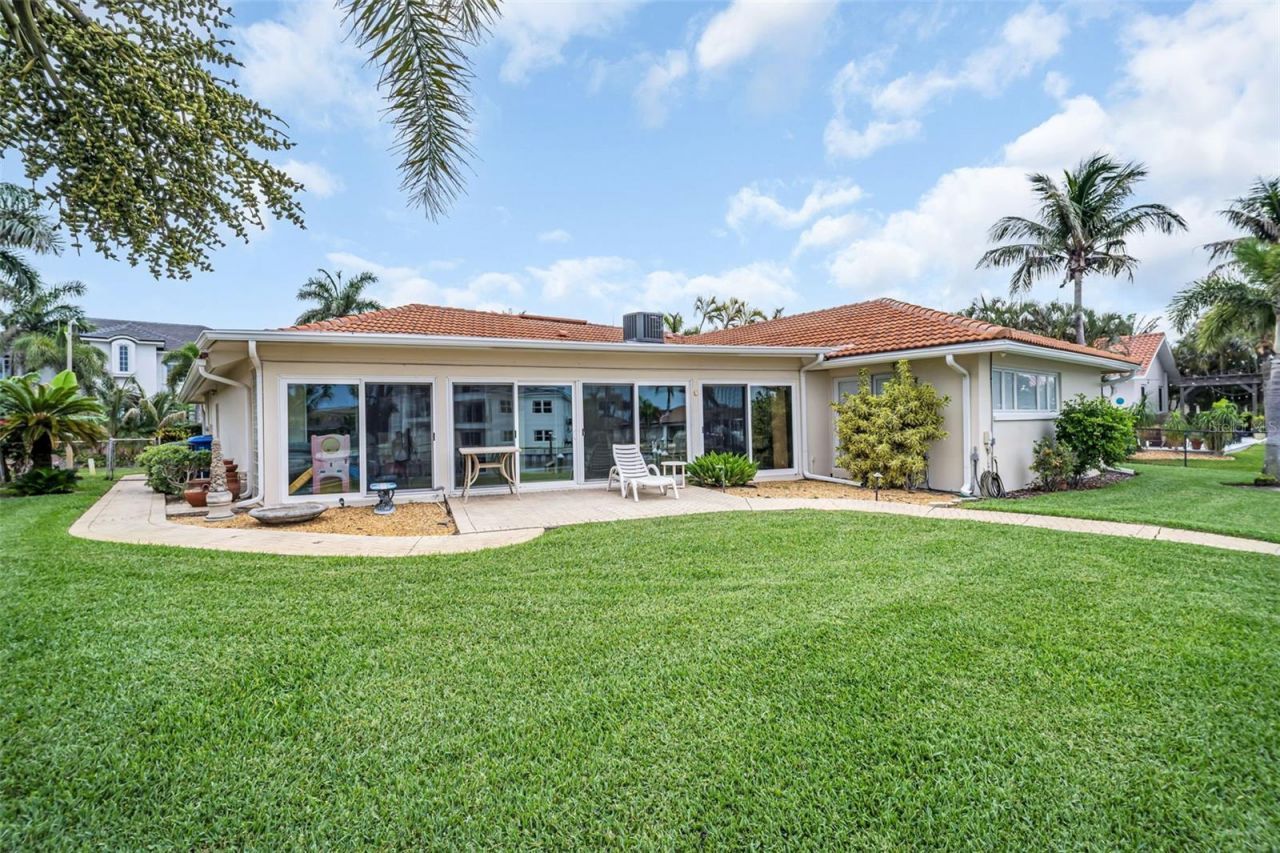 2041 Carolina Avenue Ne, Saint Petersburg, FL 33703 Photo