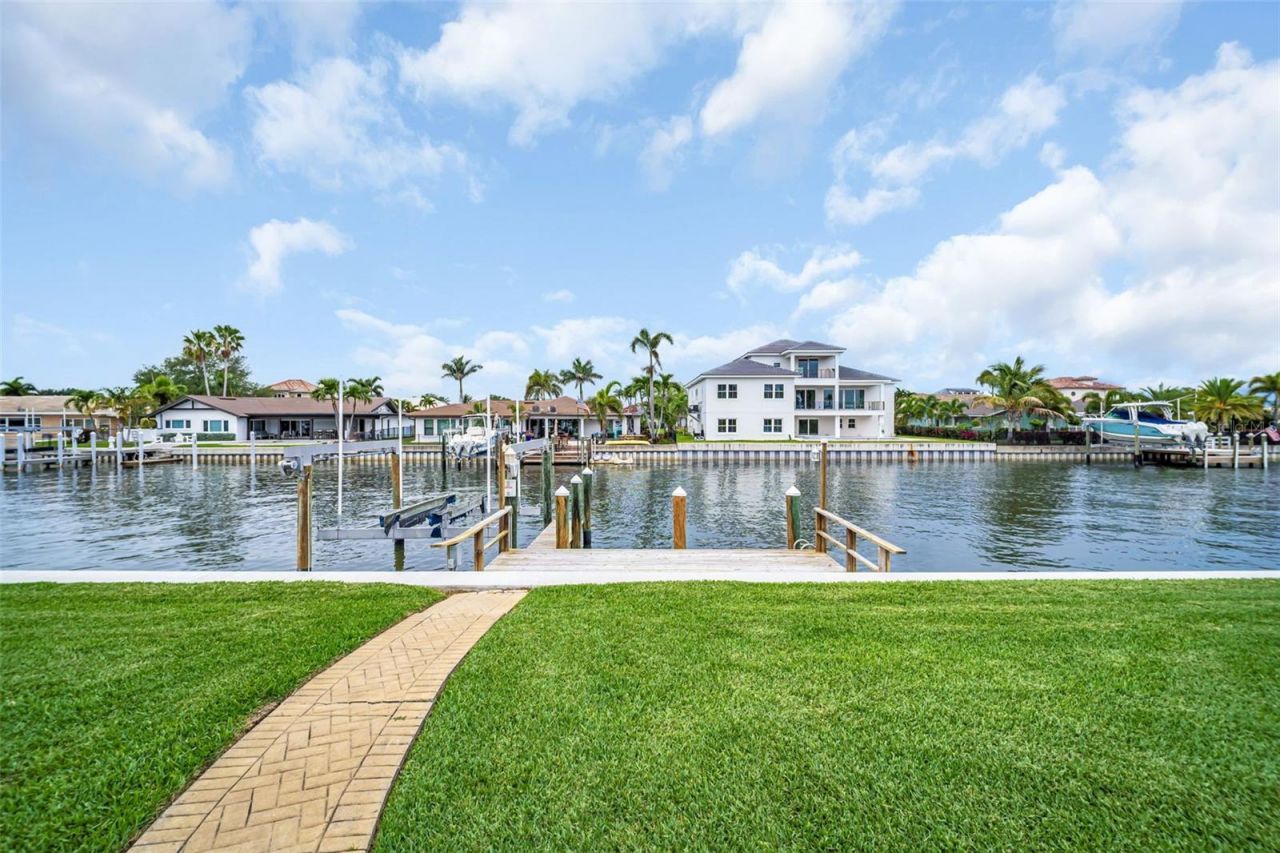 2041 Carolina Avenue Ne, Saint Petersburg, FL 33703 Photo