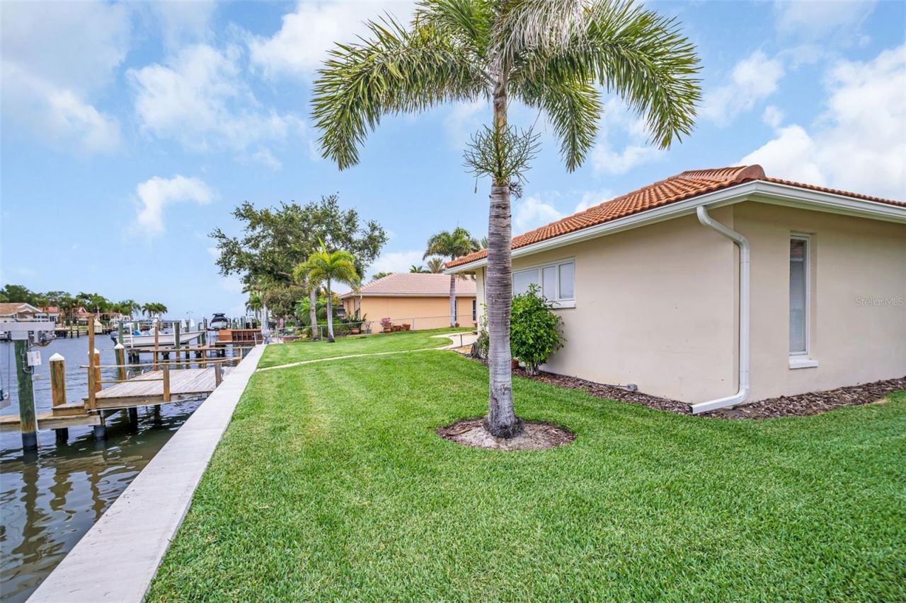 2041 Carolina Avenue Ne, Saint Petersburg, FL 33703 Photo