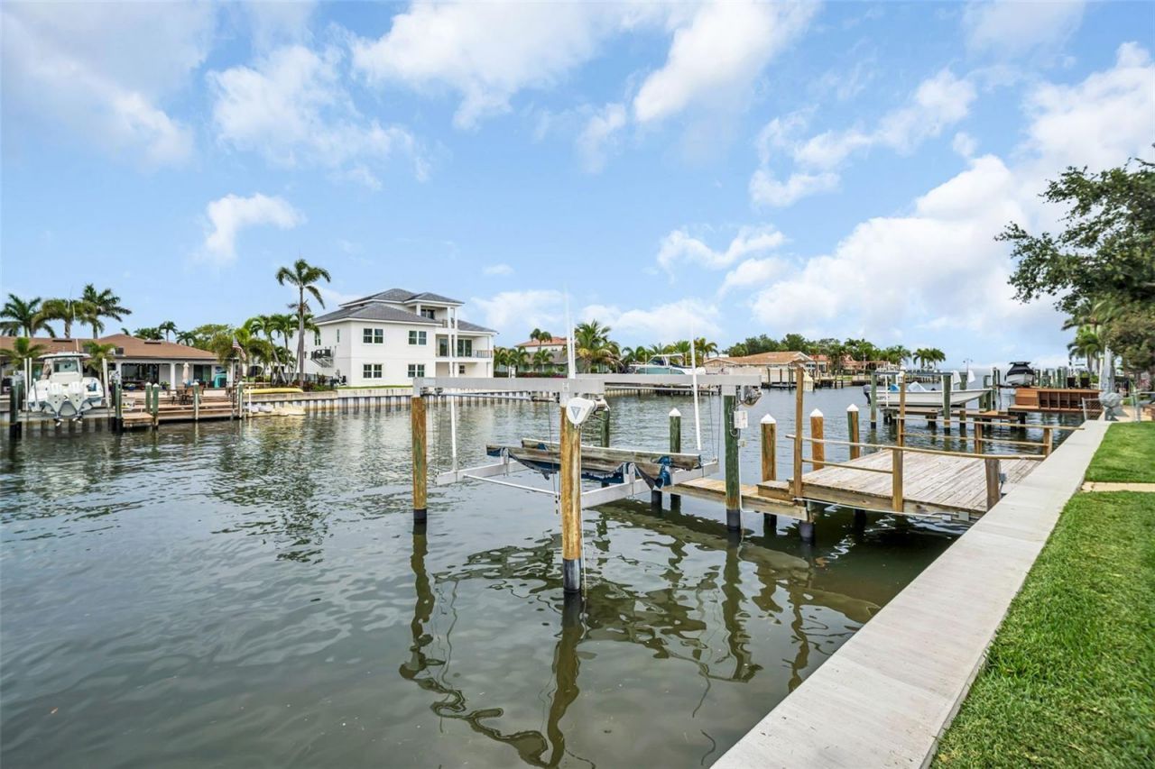 2041 Carolina Avenue Ne, Saint Petersburg, FL 33703 Photo