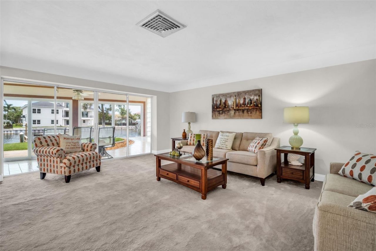 2041 Carolina Avenue Ne, Saint Petersburg, FL 33703 Photo