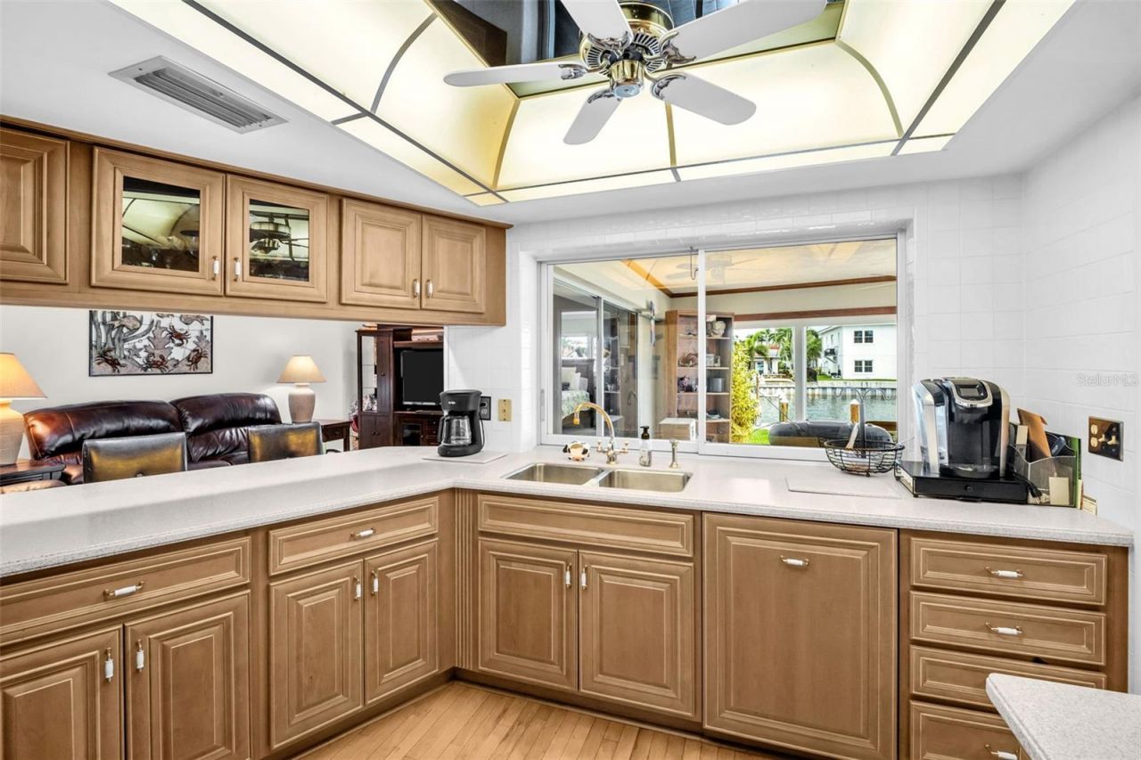 2041 Carolina Avenue Ne, Saint Petersburg, FL 33703 Photo