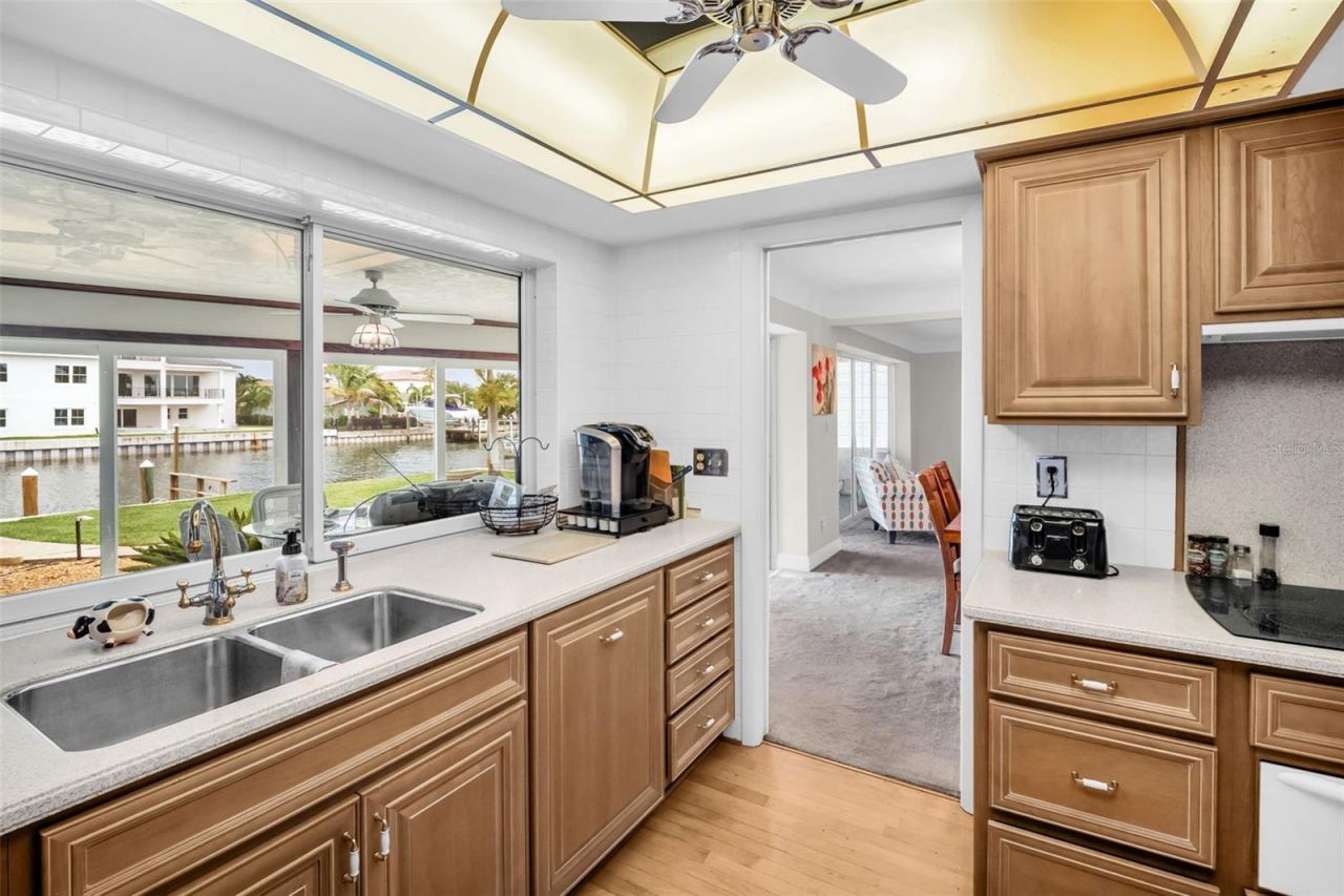 2041 Carolina Avenue Ne, Saint Petersburg, FL 33703 Photo