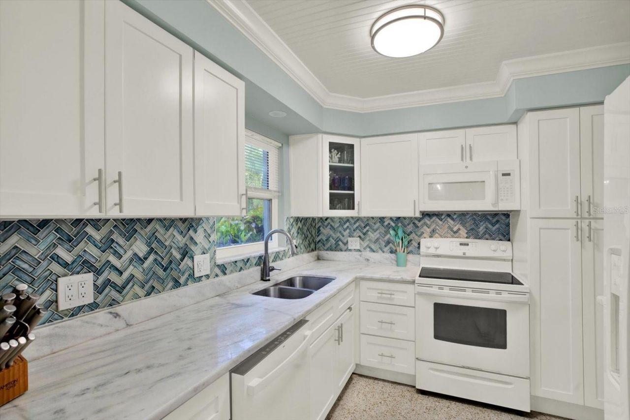 5572 100th Way N, Saint Petersburg, FL 33708 Photo