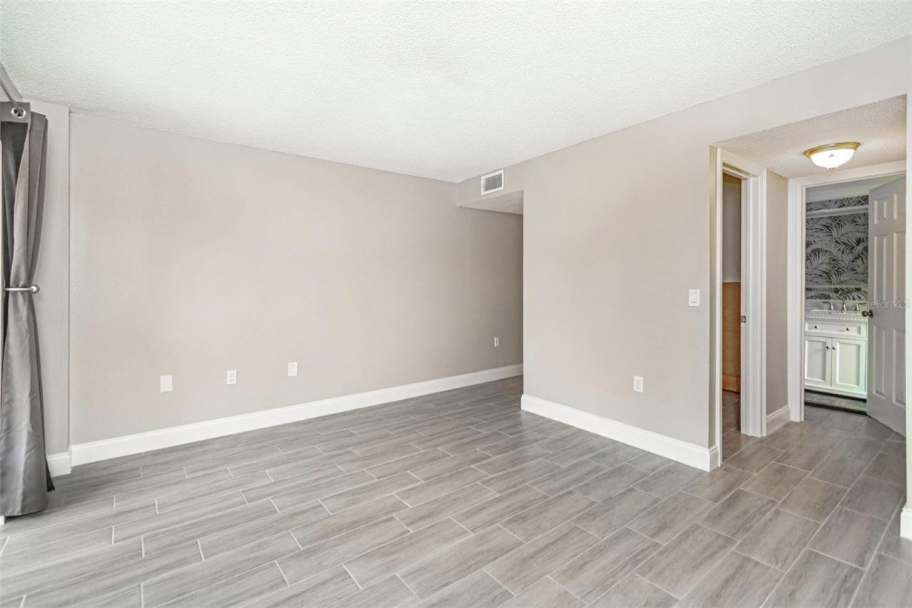 4910 38th Way S, Unit 111, Saint Petersburg, FL 33711 Photo