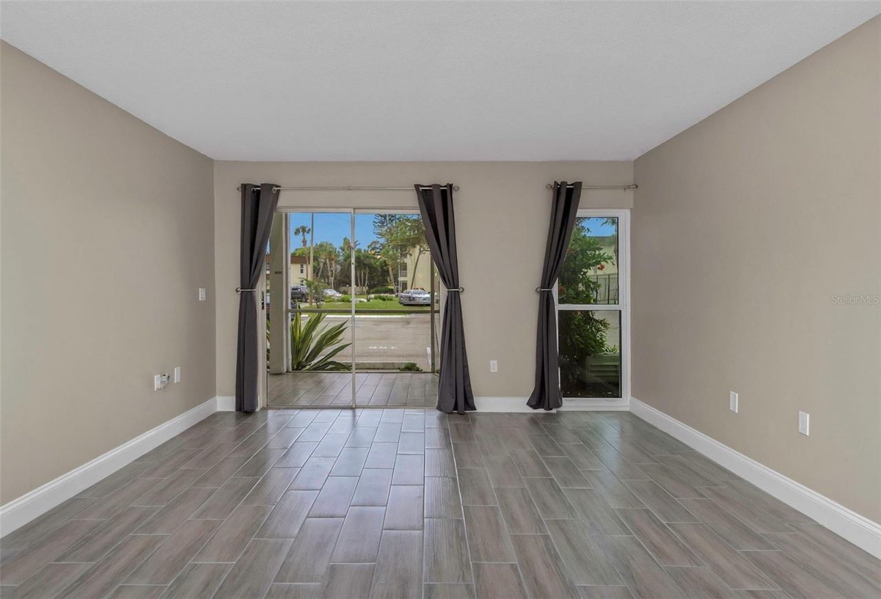 4910 38th Way S, Unit 111, Saint Petersburg, FL 33711 Photo