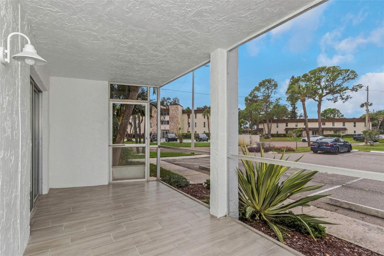 4910 38th Way S, Unit 111, Saint Petersburg, FL 33711 Photo