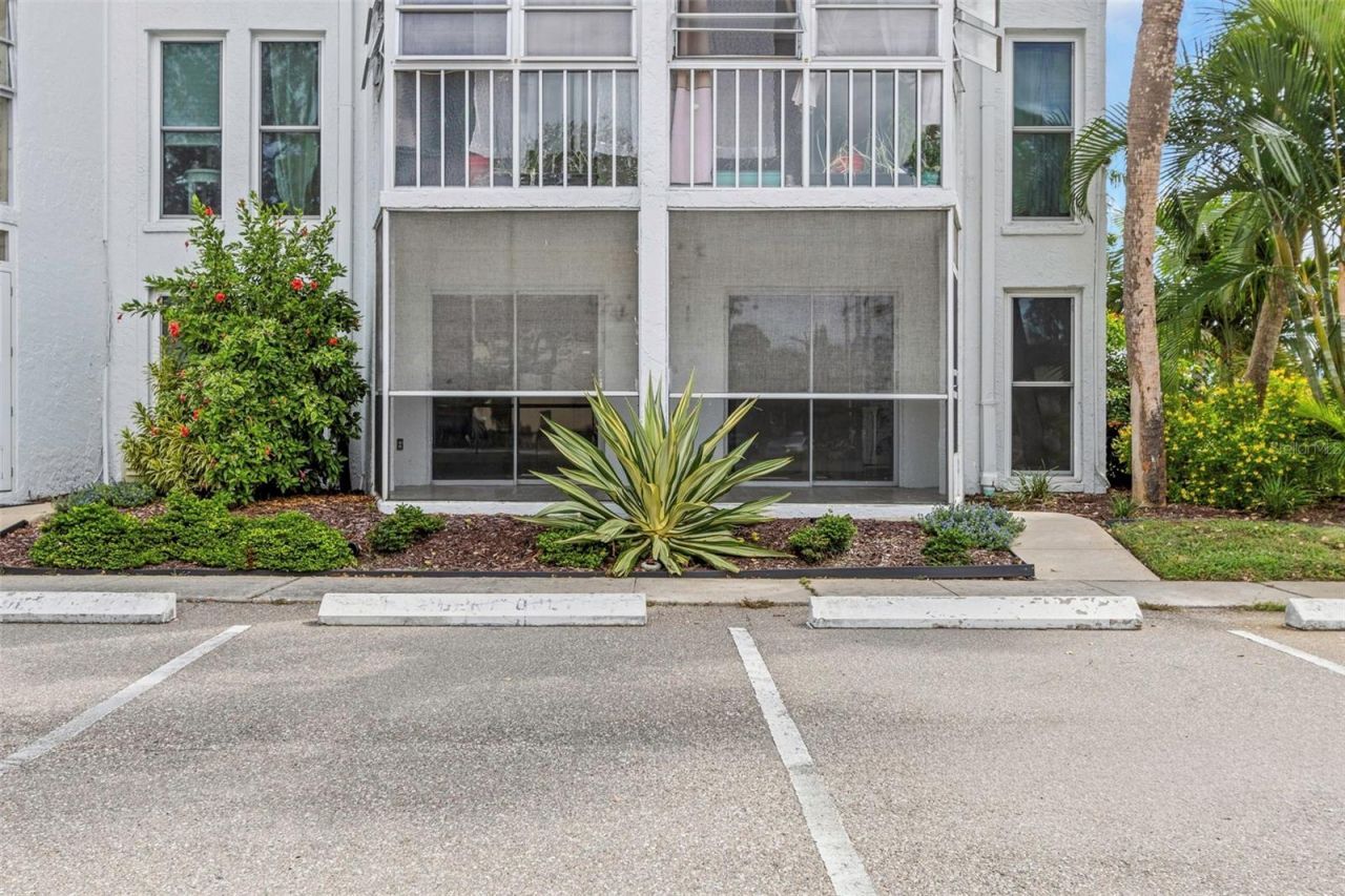4910 38th Way S, Unit 111, Saint Petersburg, FL 33711 Photo
