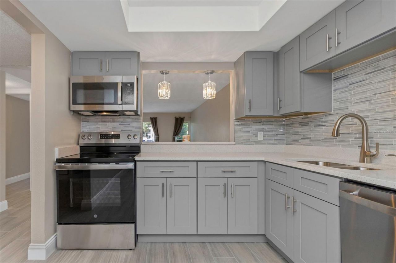 4910 38th Way S, Unit 111, Saint Petersburg, FL 33711 Photo