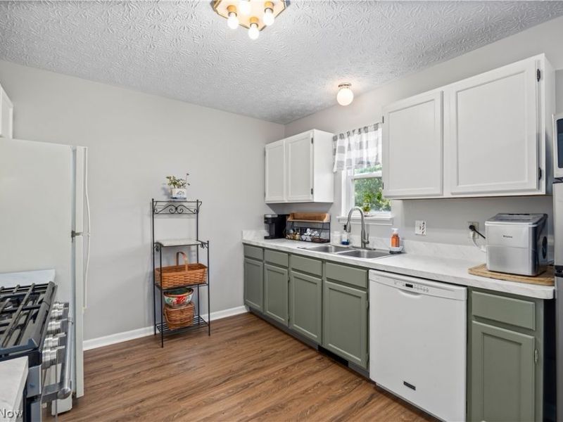 341 Sandpiper Avenue, Elyria, OH 44035 Photo 9