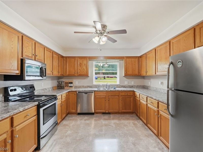 6343 Youngstown Hubbard Road, Hubbard, OH 44425 Photo 13