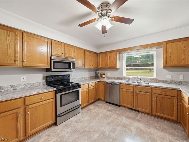 6343 Youngstown Hubbard Road, Hubbard, OH 44425 Photo 14