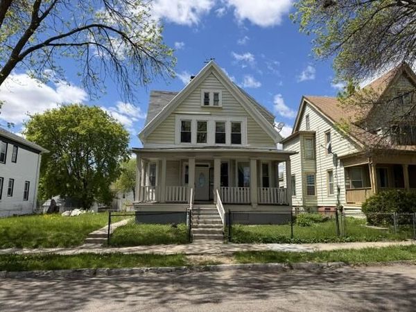 3037 Dr William Finlayson STREET, Milwaukee, WI 53212