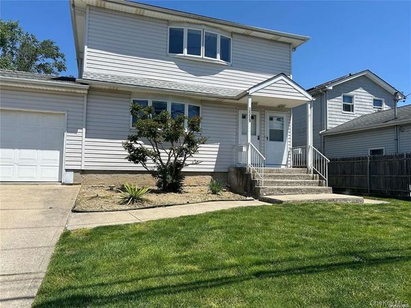 3559 Bayview St , Seaford, NY 11783