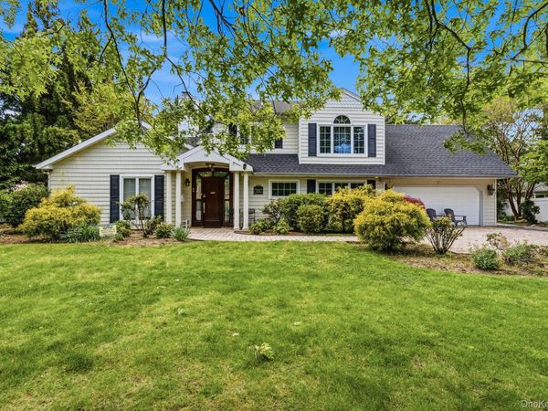 18 Sherwood Lane, Roslyn Heights, NY 11577