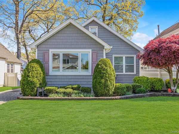 196 Central Avenue , Lynbrook, NY 11563