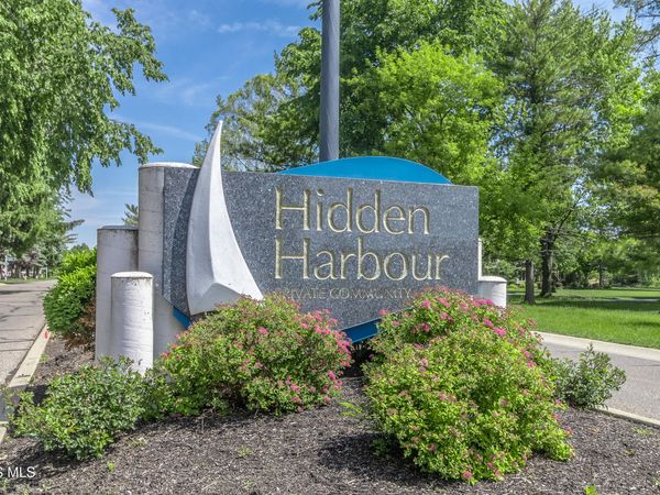 541 E Shoreline Drive, Holland, OH 43528