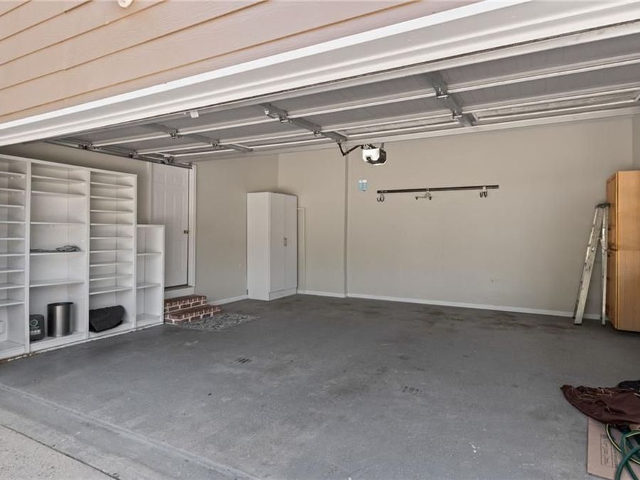 Property Image 100