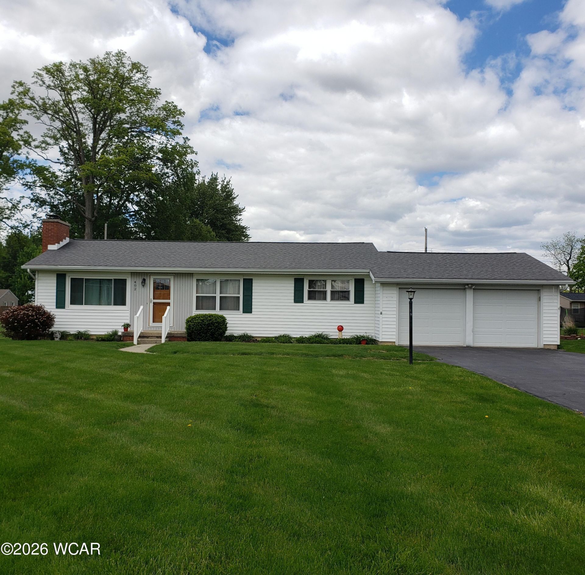 402 Woodlawn Drive, Wapakoneta, OH 45895 Main Photo