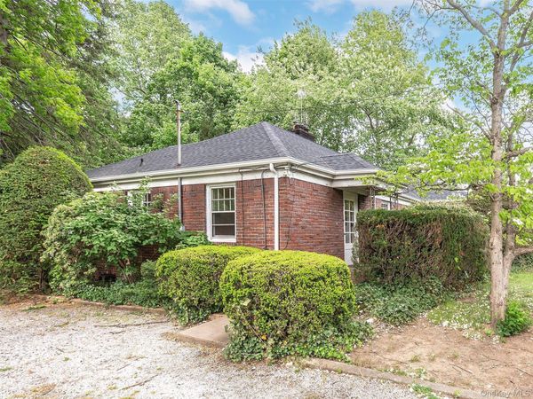 87 Robinson Avenue , Glen Cove, NY 11542