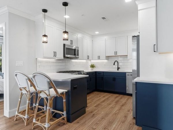 1721 Centre St, Unit 304 R, Boston, MA 02132