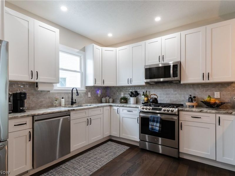 3880 Washington Park Boulevard, Newburgh Heights, OH 44105 Photo 14