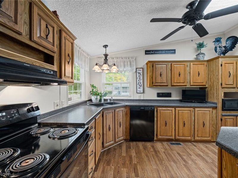 3 Lees Lane, Olmsted Township, OH 44138 Photo 8