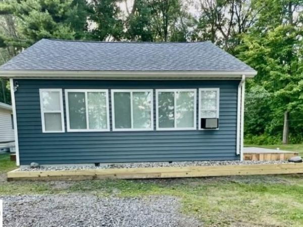 399 Huron N, Au Gres, MI 48703