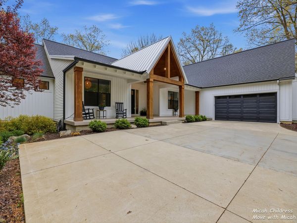 8266 Squires Street NE, Rockford, MI 49341