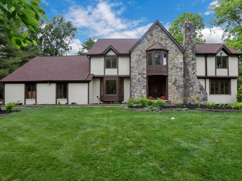 157 Hickory Drive SW, Pataskala, OH 43062 Photo 2