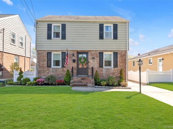 324 Beebe Road , Mineola, NY 11501
