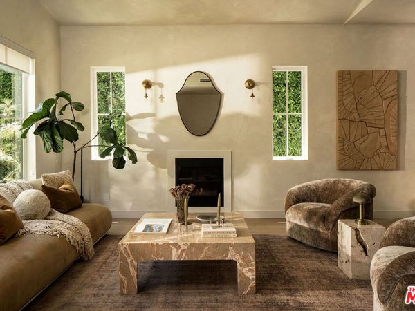 5651 Clinton Street, Los Angeles, CA 90004