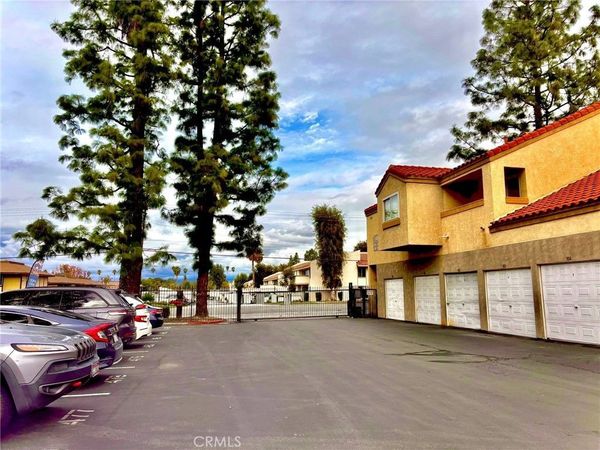 1110 W Blaine Street, Unit 102, Riverside, CA 92507