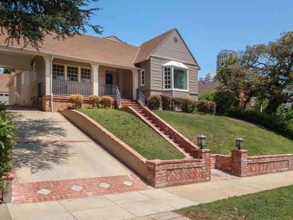10707 Wellworth Avenue, Los Angeles, CA 90024