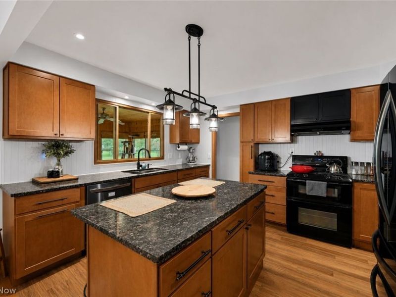 107 Hilltop Drive, Amherst, OH 44001 Photo 12