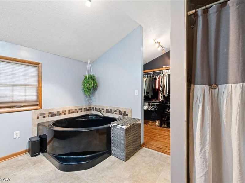 107 Hilltop Drive, Amherst, OH 44001 Photo 22