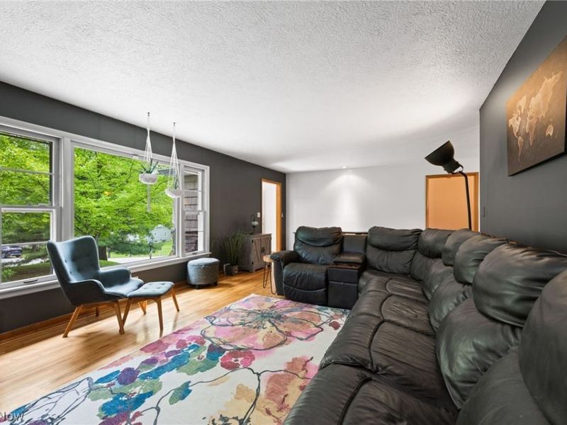 107 Hilltop Drive, Amherst, OH 44001 Photo 8