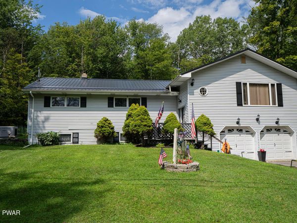 96 Schelbert Road, Newfoundland, PA 18445