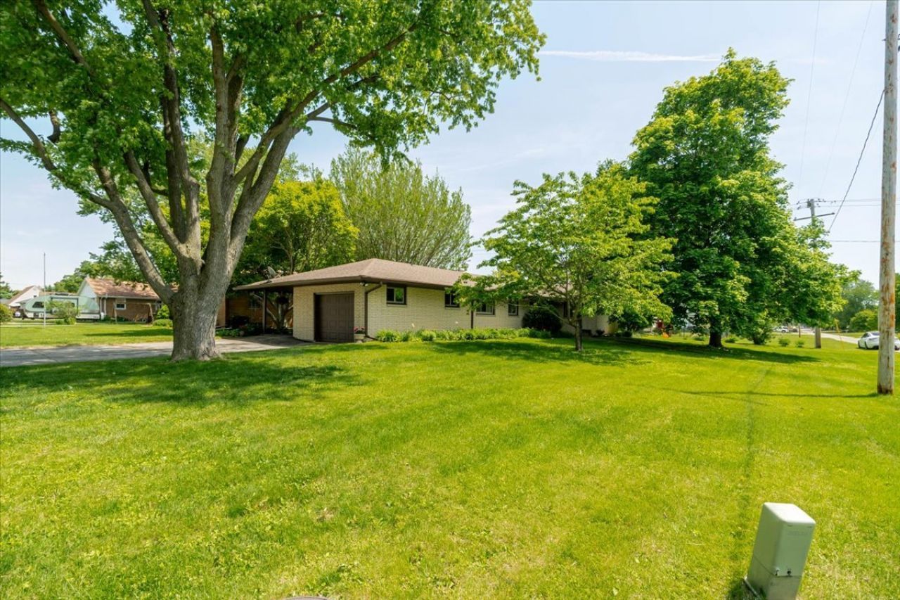 607 N Mill Street, Le Roy, IL 61752 Main Photo