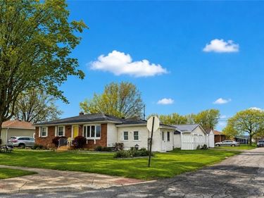 96 Della Drive, Buffalo, NY 14218