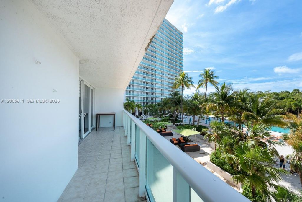 100 NE Bayview Dr , Unit 226, Sunny Isles Beach, FL 33160 Photo
