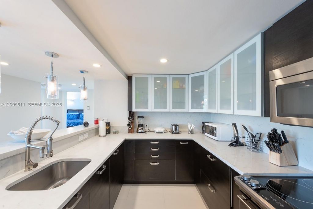 100 NE Bayview Dr , Unit 226, Sunny Isles Beach, FL 33160 Photo