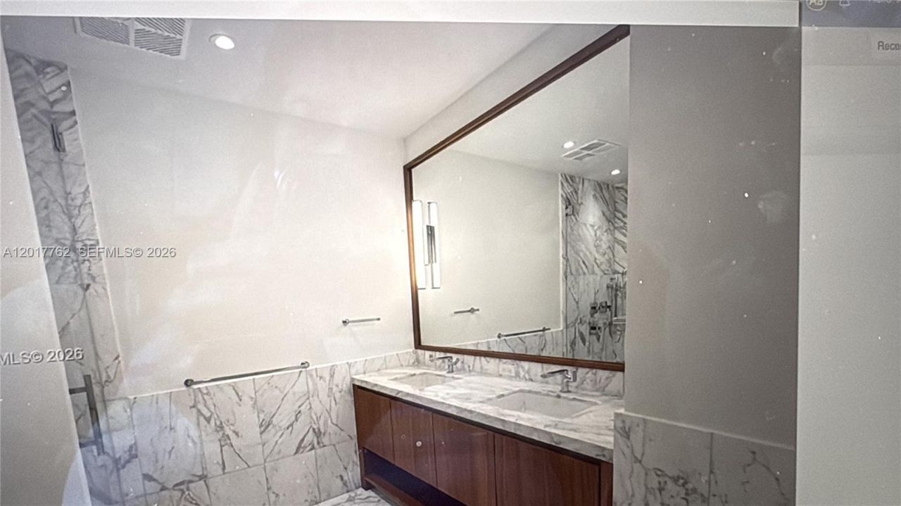 175 SE 25 , Unit 602, Miami, FL 33129 Photo