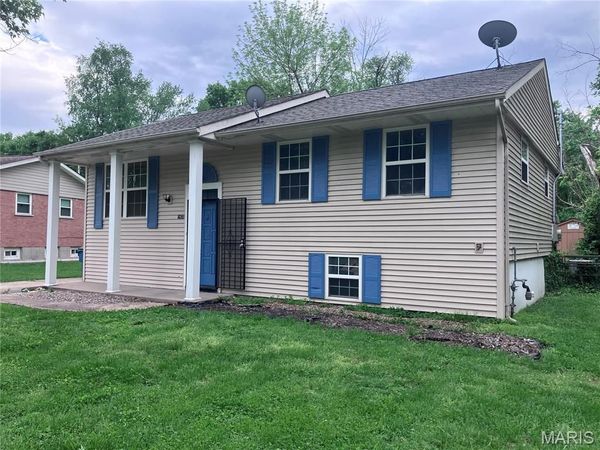 1420 Columbus Drive , St Louis, MO 63138