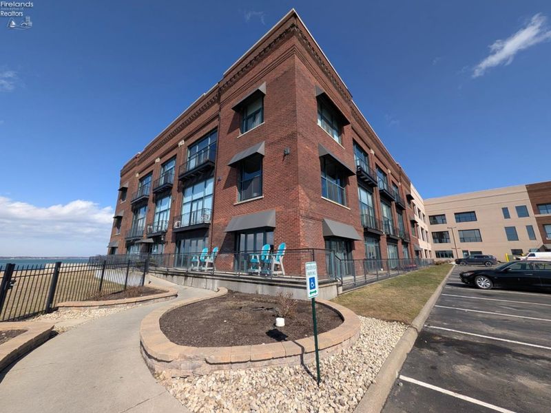 401 W SHORELINE Drive, Unit 109, Sandusky, OH 44870 Photo 1